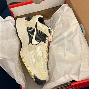 Nike Vomero 5 Cream and Black Men's 8
